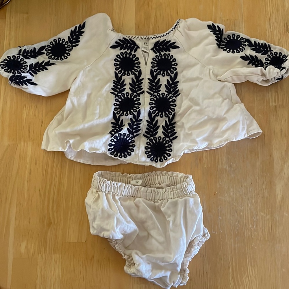 brand new - wash with non toxic soap, but never worn. linen with cotton lining